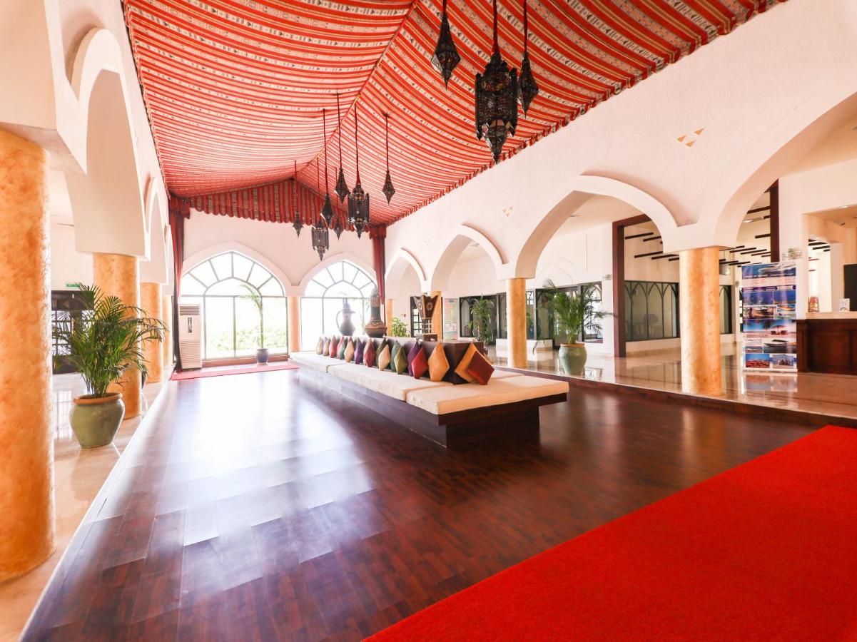 بركة Capital O133 Al Sawadi Beach Resort & Spa المظهر الخارجي الصورة