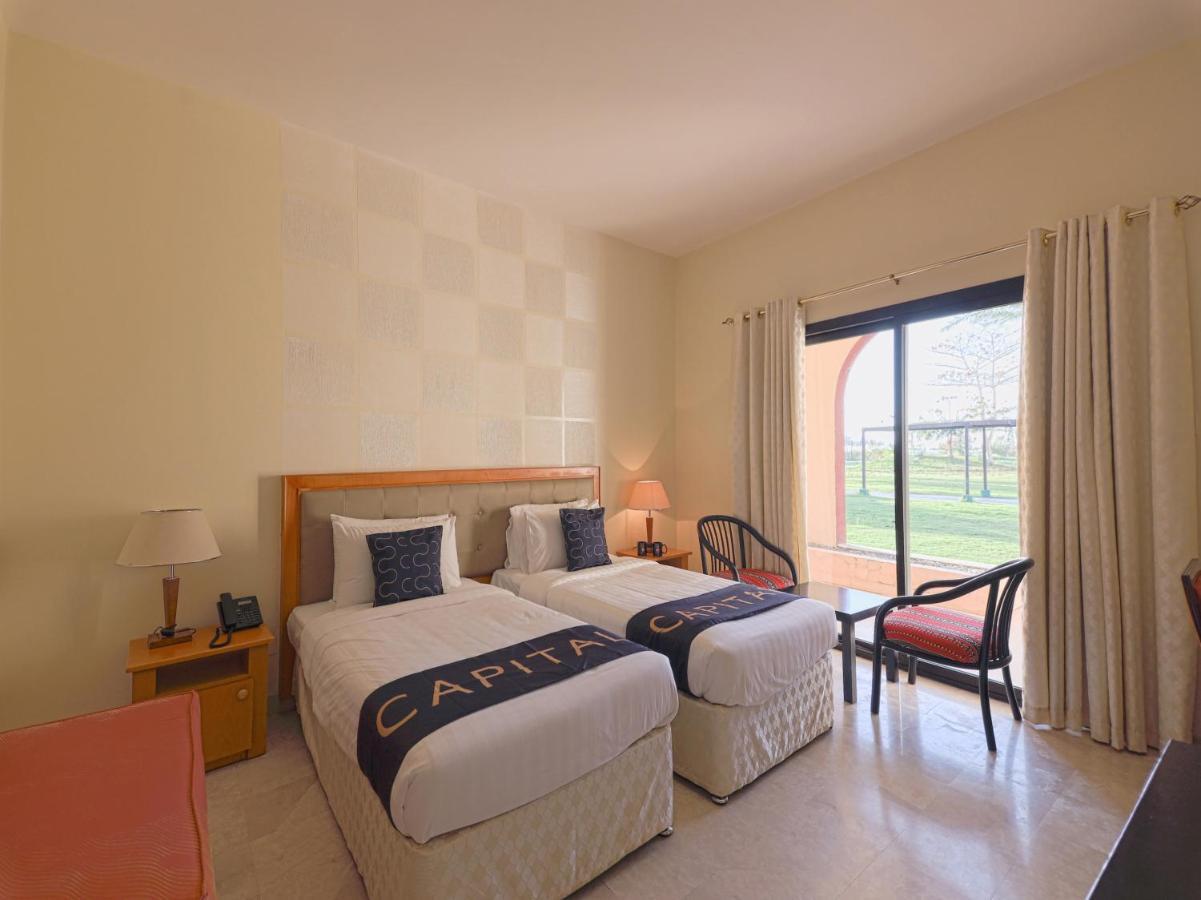 بركة Capital O133 Al Sawadi Beach Resort & Spa المظهر الخارجي الصورة