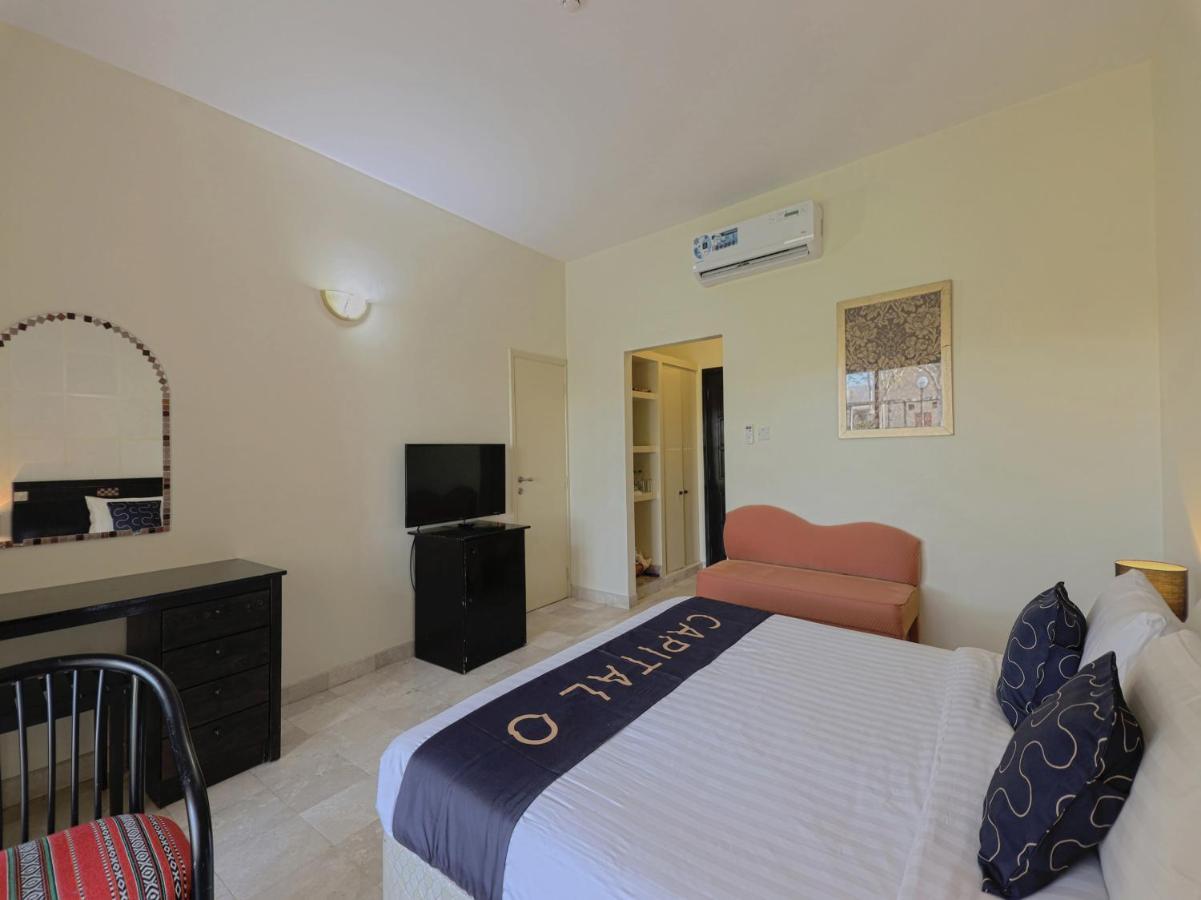 بركة Capital O133 Al Sawadi Beach Resort & Spa المظهر الخارجي الصورة