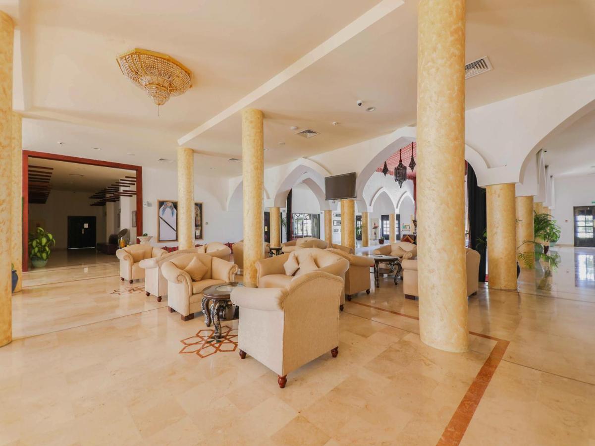 بركة Capital O133 Al Sawadi Beach Resort & Spa المظهر الخارجي الصورة