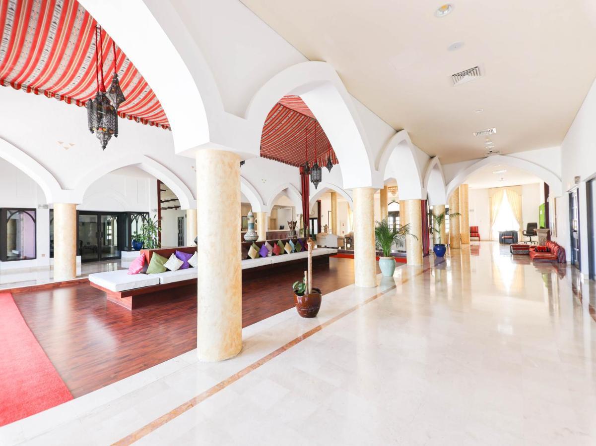 بركة Capital O133 Al Sawadi Beach Resort & Spa المظهر الخارجي الصورة