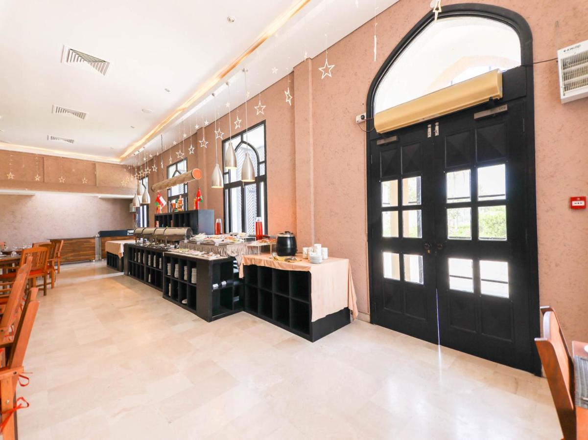 بركة Capital O133 Al Sawadi Beach Resort & Spa المظهر الخارجي الصورة