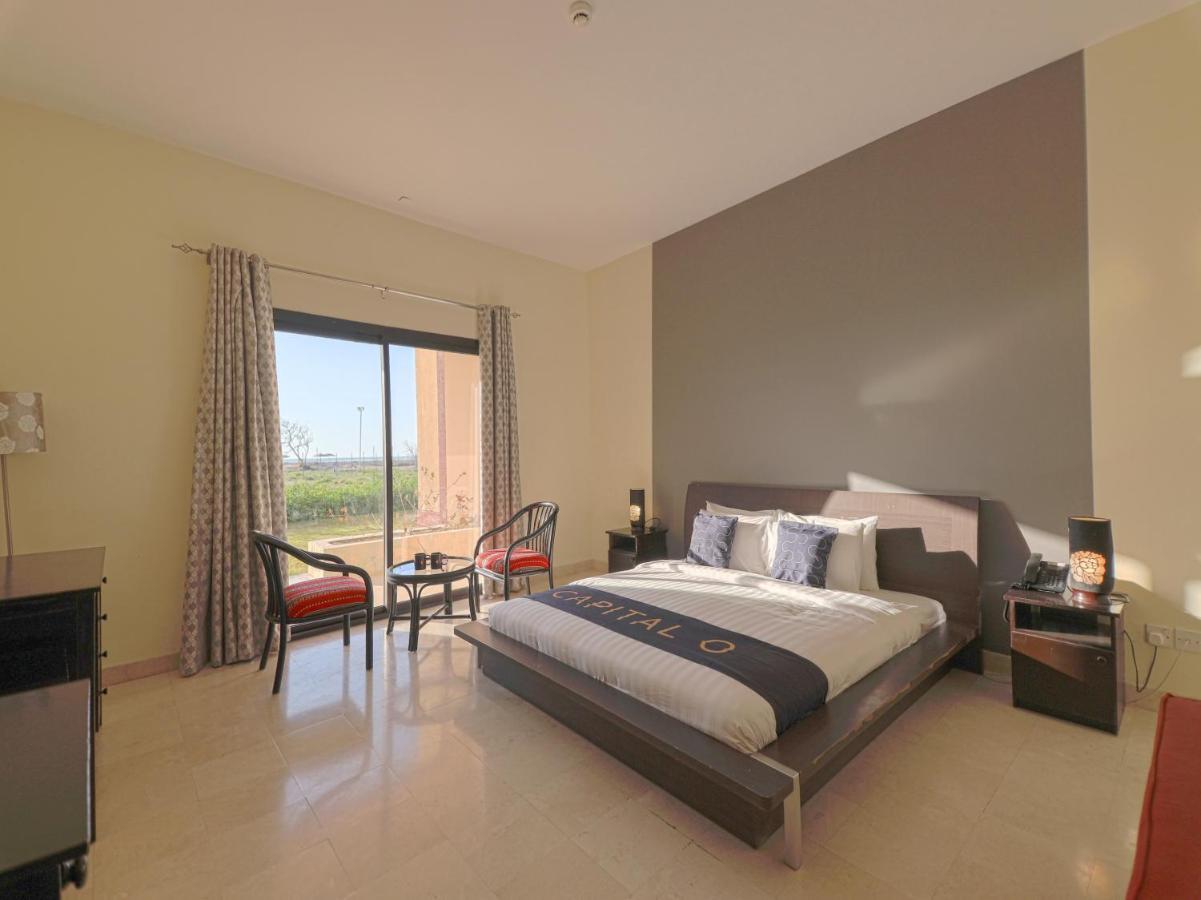 بركة Capital O133 Al Sawadi Beach Resort & Spa المظهر الخارجي الصورة