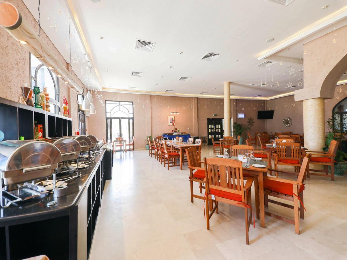 بركة Capital O133 Al Sawadi Beach Resort & Spa المظهر الخارجي الصورة