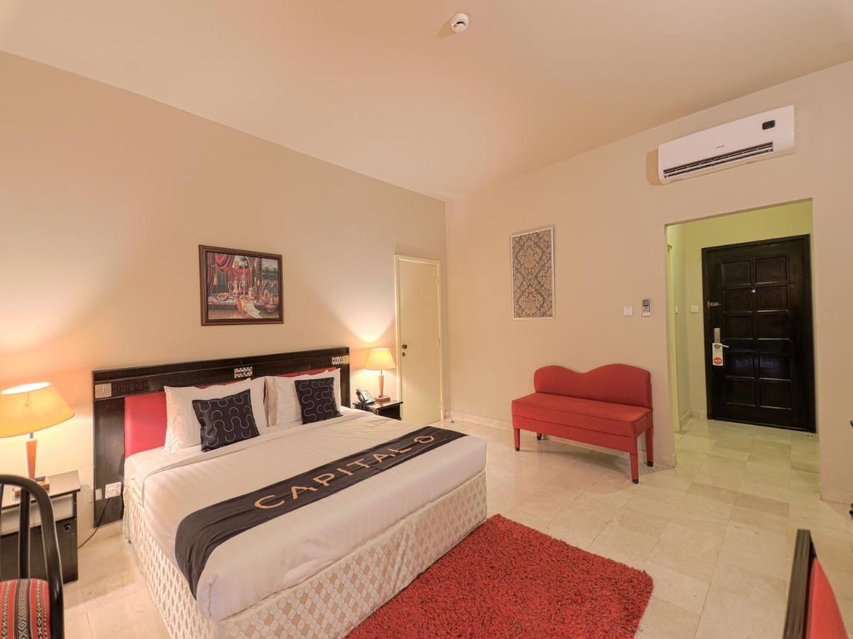 بركة Capital O133 Al Sawadi Beach Resort & Spa المظهر الخارجي الصورة
