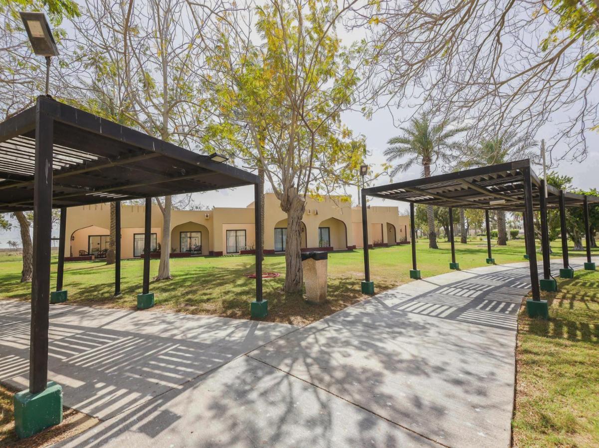 بركة Capital O133 Al Sawadi Beach Resort & Spa المظهر الخارجي الصورة