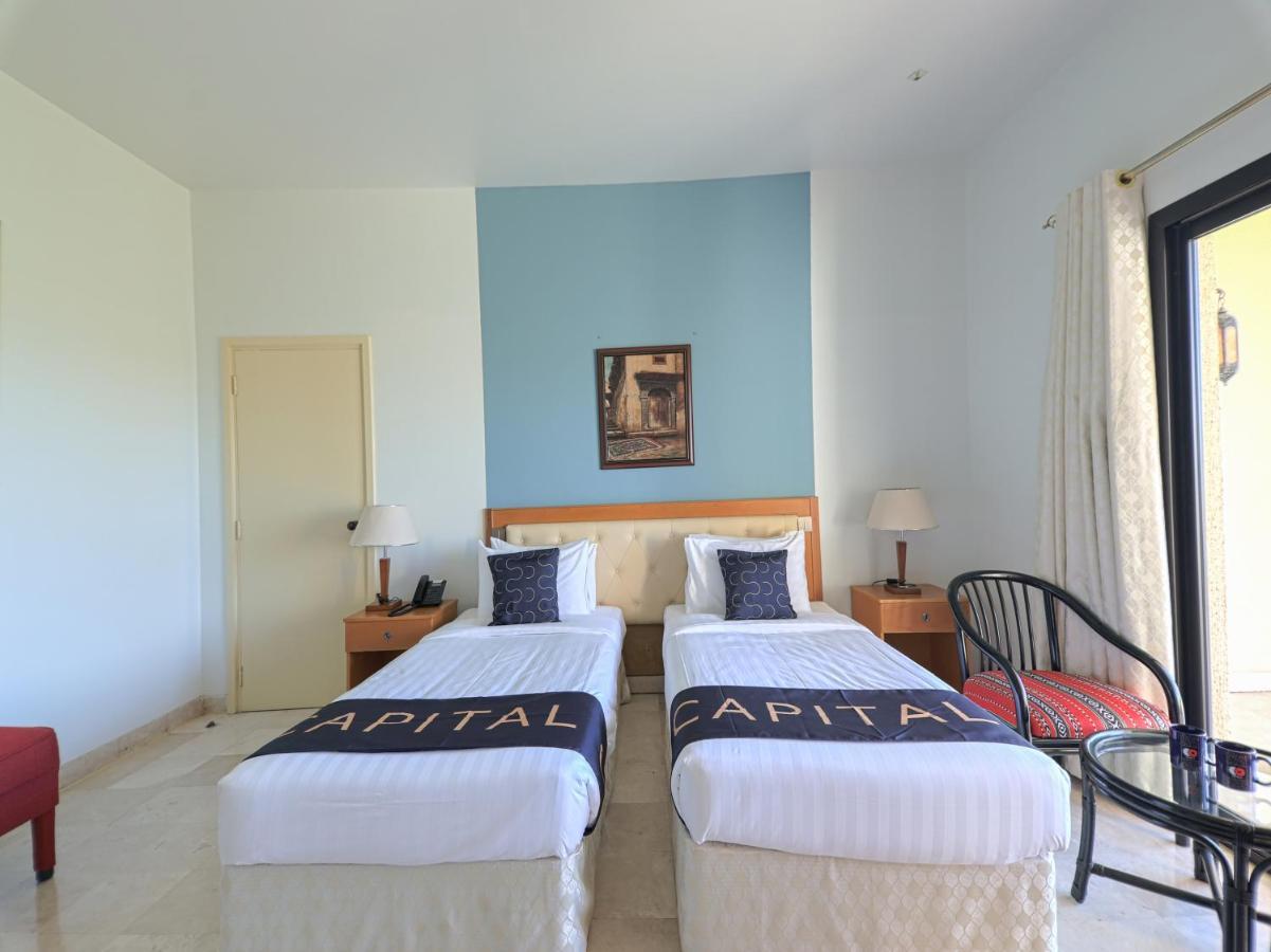بركة Capital O133 Al Sawadi Beach Resort & Spa المظهر الخارجي الصورة